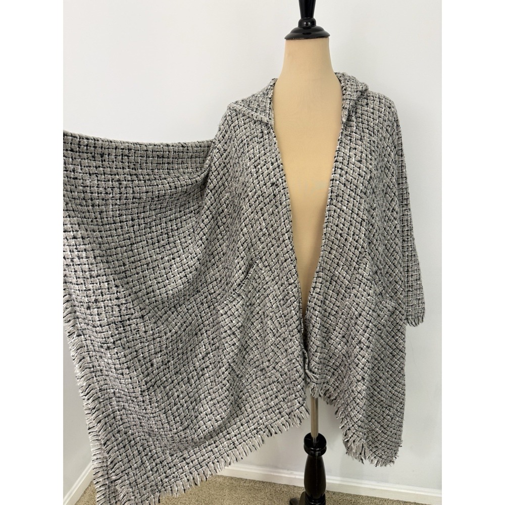 Hooded Soft Cape Poncho One Size Gray Black Fringe Versona Plaid Kimono